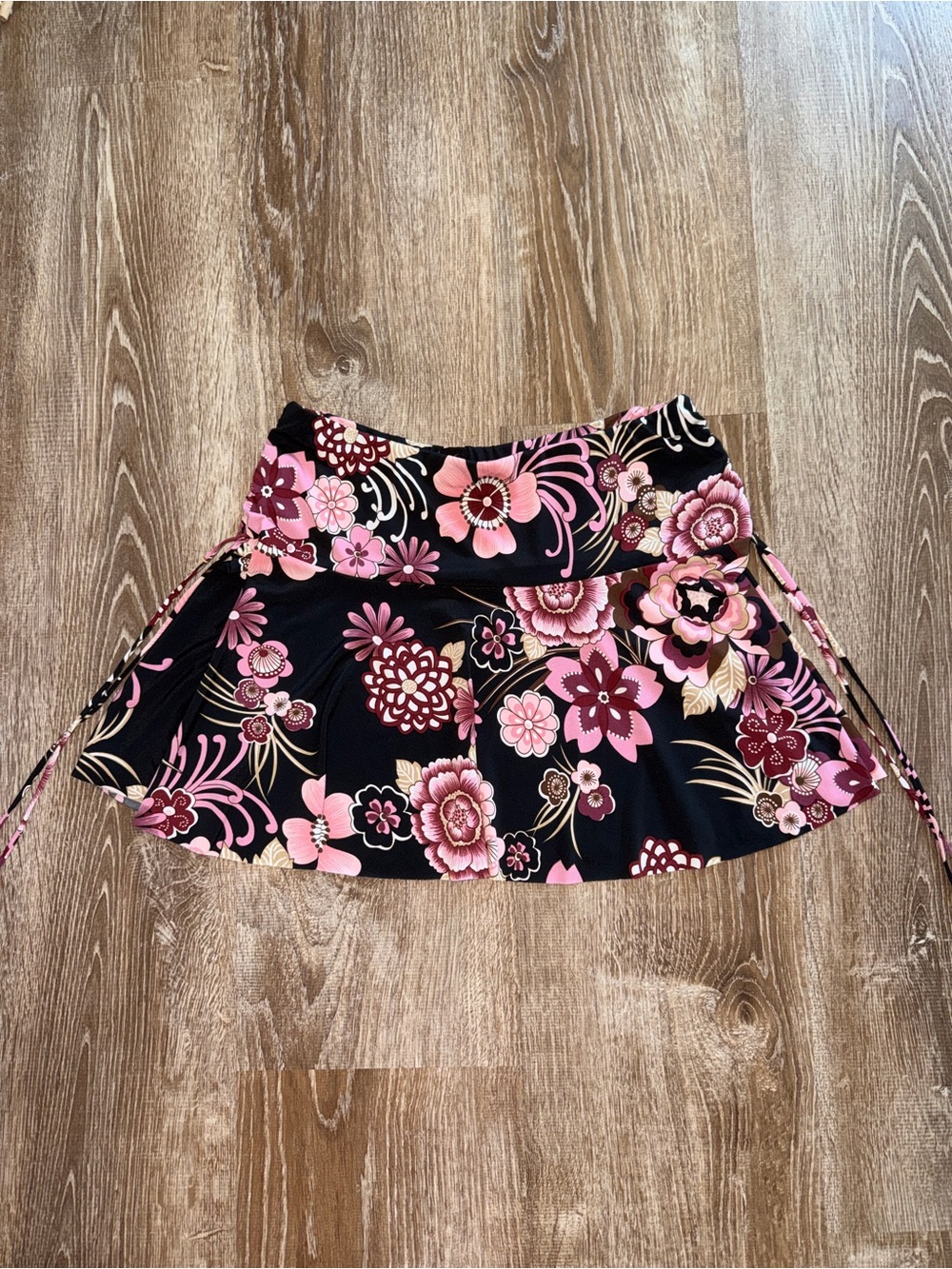 Vintage Y2K Floral Print Mini Skirt in Pink on Black